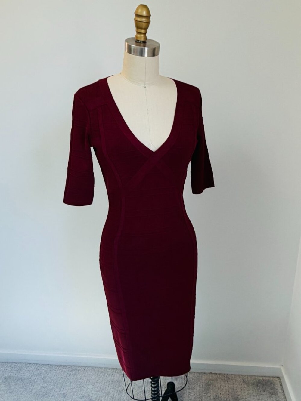 Adrianna Papell Burgundy Tiered Bandage Sheath Dress V-Neck 3/4 Sleeve- Small